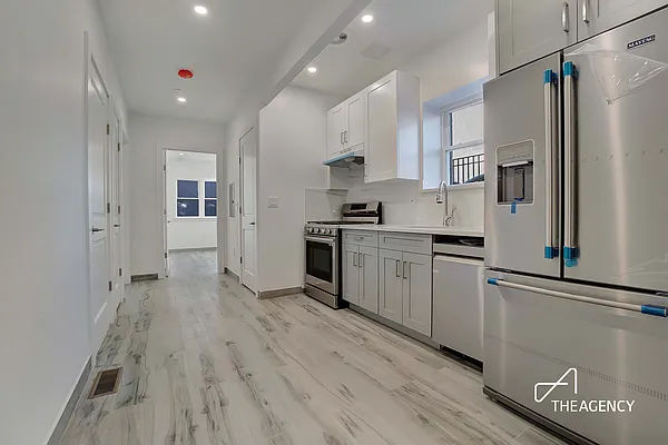 Rented by The Agency | media 3