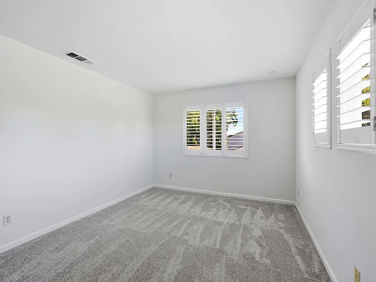 552 Stonehaven Ct — Photo 13