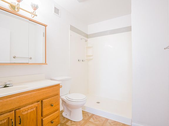 4th image of 13218 W Maryland Ave