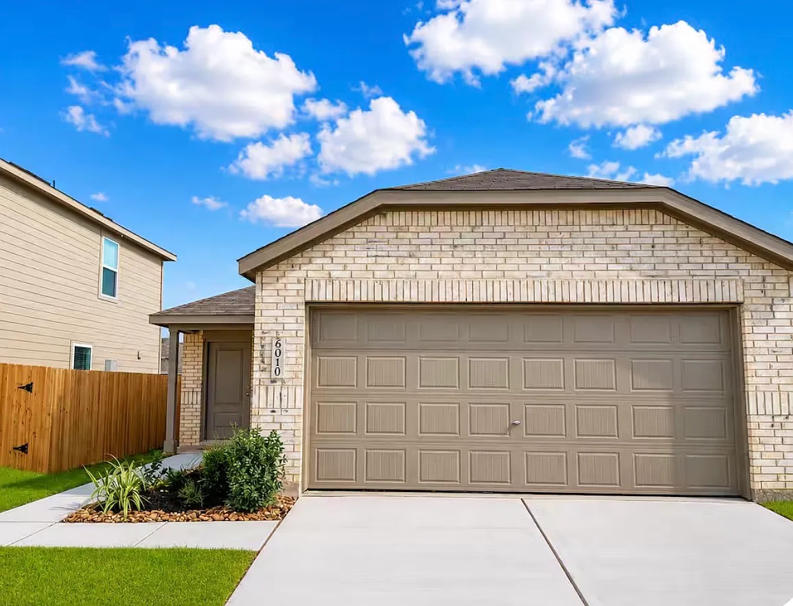 3 bed, 1418 sqft, $2,500 — Photo 1