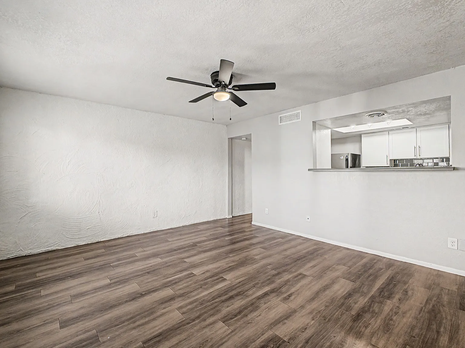 2 bed, 950 sqft, $1,215 — Photo 2