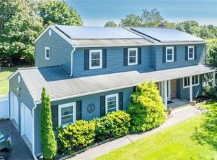 18 Niewood Dr, Ridge, NY 11961