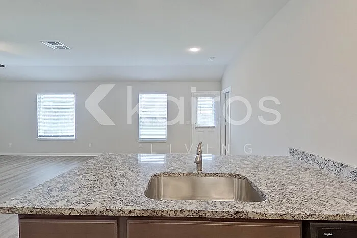 301 Saint James Pl — Photo 9