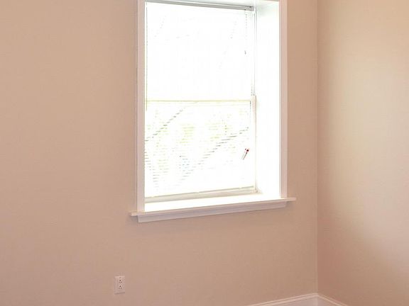 2nd image of 1412 W Susquehanna Ave APT 1