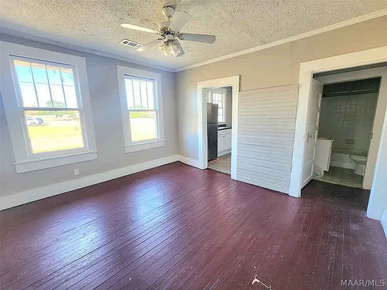 210 W Osceola St — Photo 18
