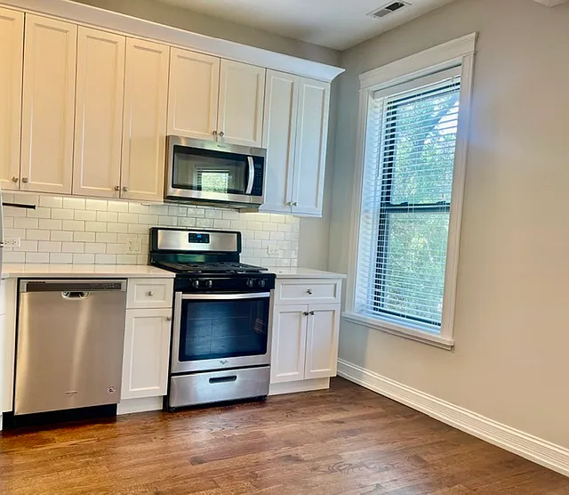 2441 W Thomas St #2F — Photo 2