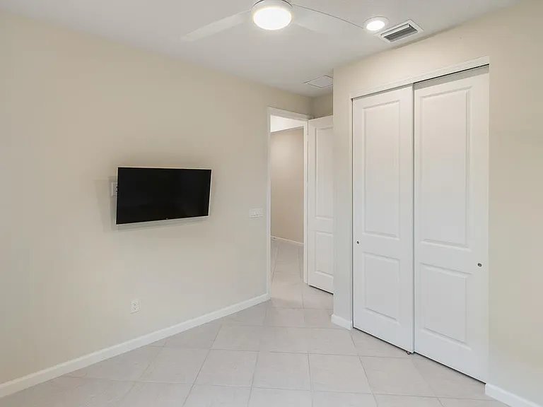 471 SE Vallarta Dr — Photo 22