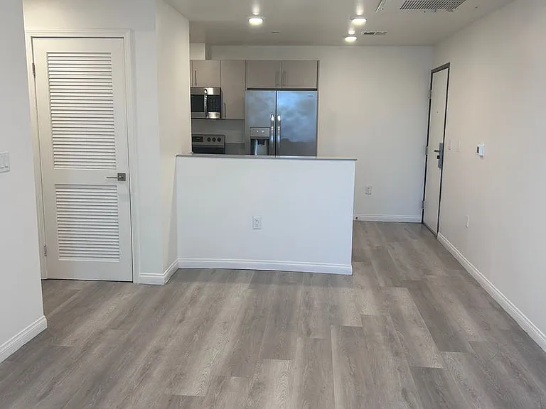 V on Victory Apartments — Photo 33