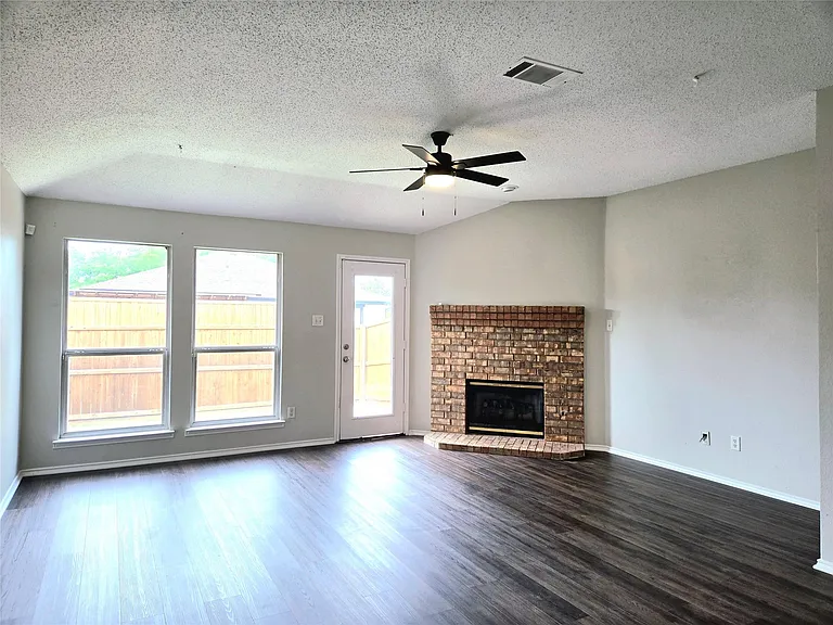4156 Palace Pl — Photo 3