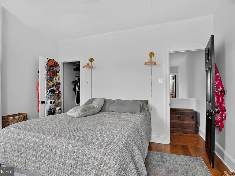 1123 E Eyre St — Photo 19