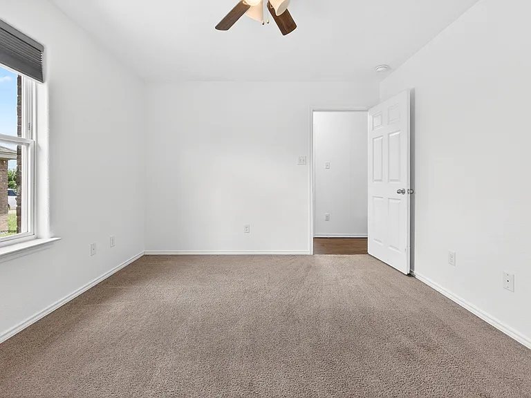 403 Chrislyn St — Photo 18