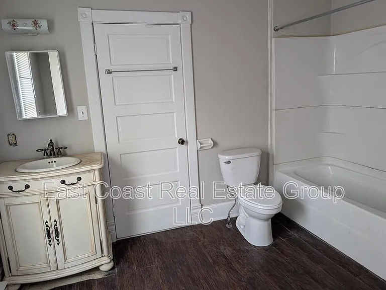304 1/2 W Martin St — Photo 31