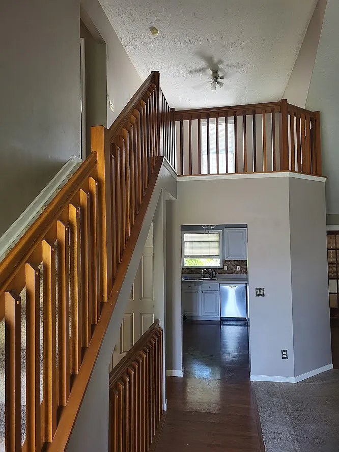 3 bed, 2.5 bath, 1726 sqft, $2,400 — Photo 4