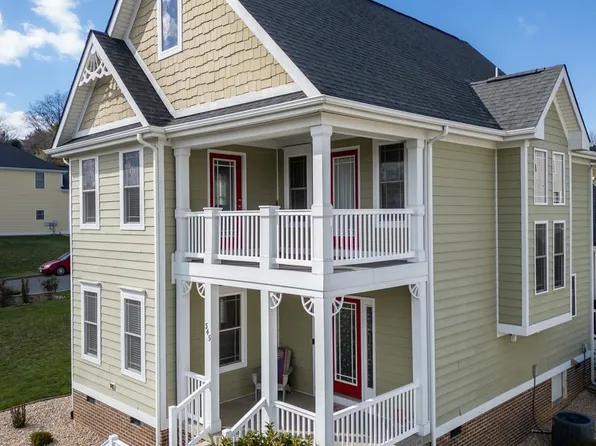 345 Windsor Dr, Fishersville, VA 22939