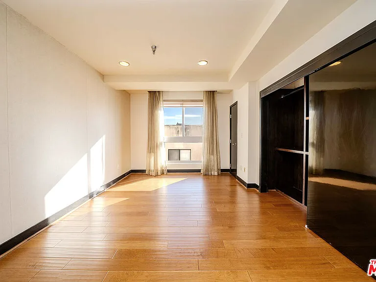 702 S Serrano Ave #501 — Photo 21