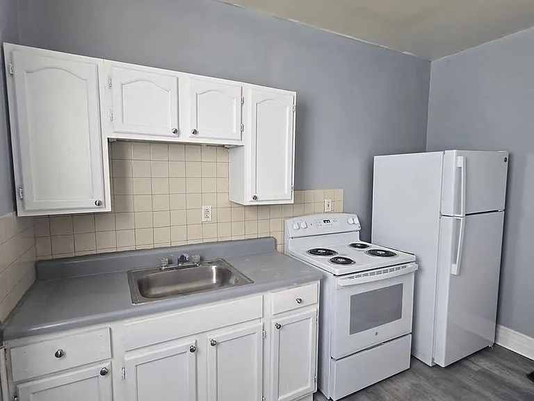 5122 Greene St — Photo 9