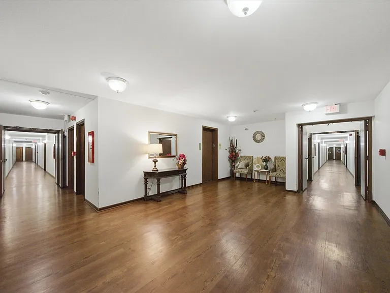 1100 E Randville Dr #203 — Photo 5