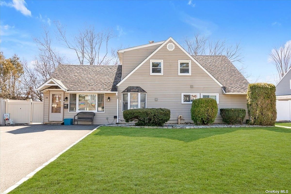 24 Fisher Lane, Levittown, NY 11756 Zillow