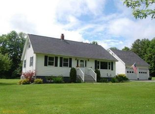 387 Winthrop Rd, Readfield, ME 04355