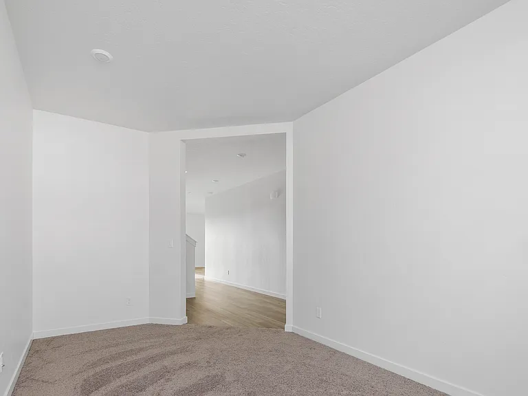 477 W Norwich St — Photo 4