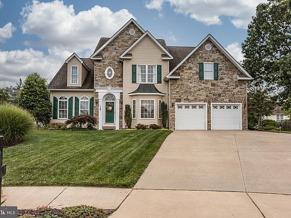 2nd image of 110 Donegal Ct