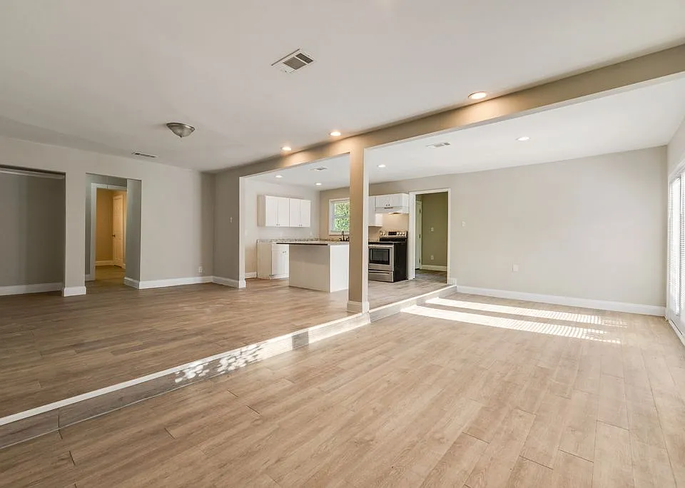 2414 Larry Dr