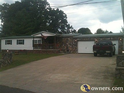 2nd image of 802 Shady St