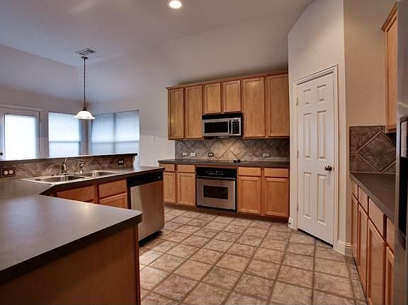 4th image of 6908 Shoreway Dr