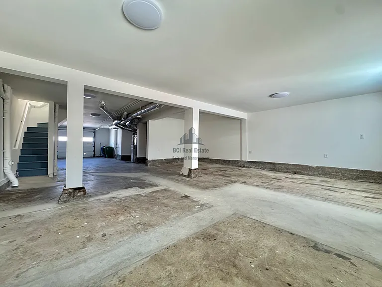 2114 35th Ave — Photo 32