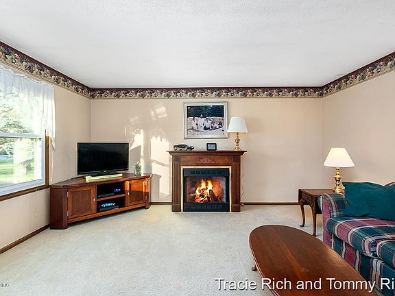 4th image of 6323 Longacre St NE