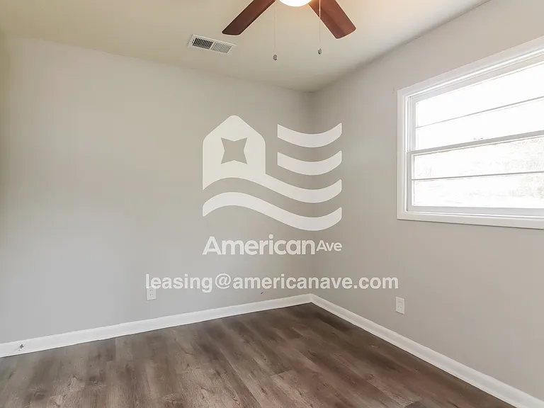 1732693_009_bedroom_10.jpg
