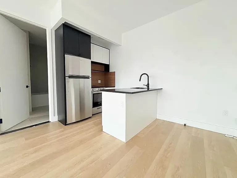 141 Frost St #4D — Photo 7