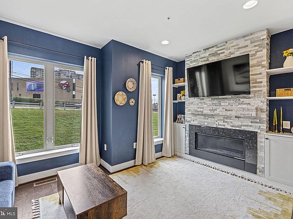 3rd image of 850 Thompson Cres #51