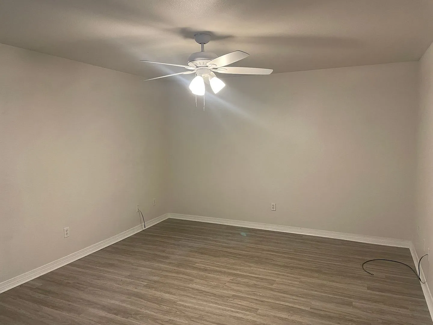 3 Bedroom 2 Bath Ready For You! — Photo 3