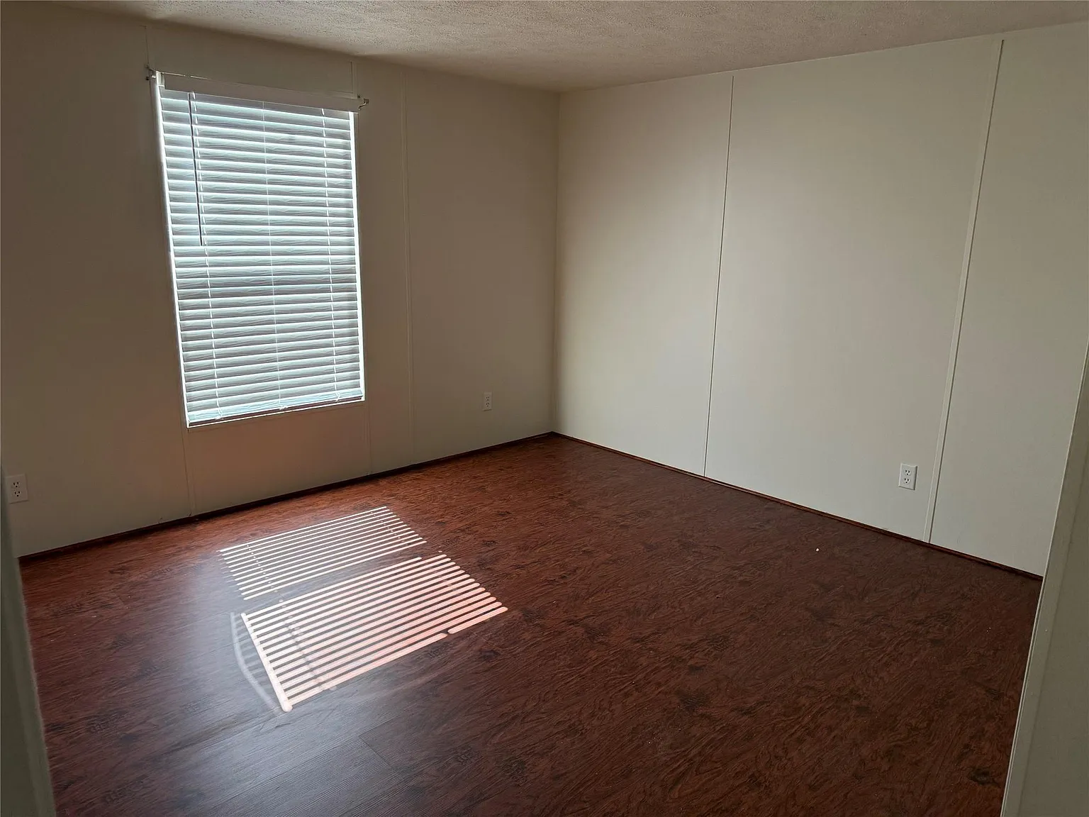 2 bed, 1.0 bath, 784 sqft, $1,250 — Photo 2