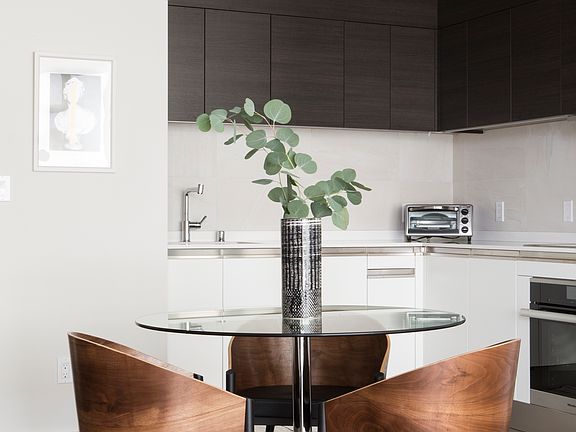 5th image of 600 S Van Ness Ave APT 401