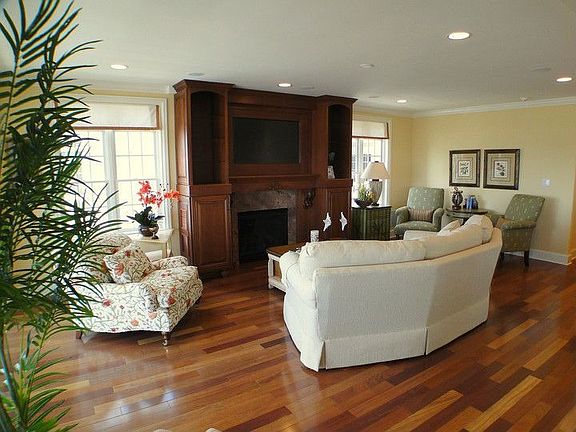 4th image of 2131 Wesley Ave