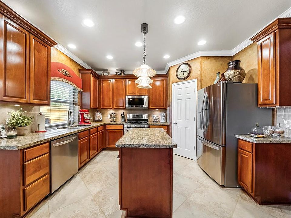 1st image of 9135 Stoneleigh Dr