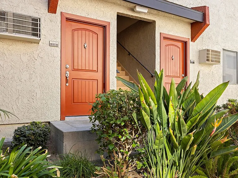 Topanga Canyon Apartments — Photo 36