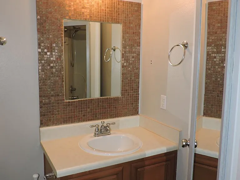 147 Creekview Dr — Photo 16