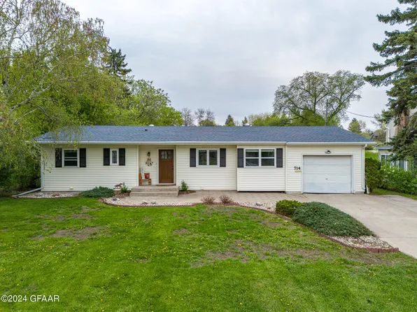 714 Thorndale Ave, Crookston, MN 56716