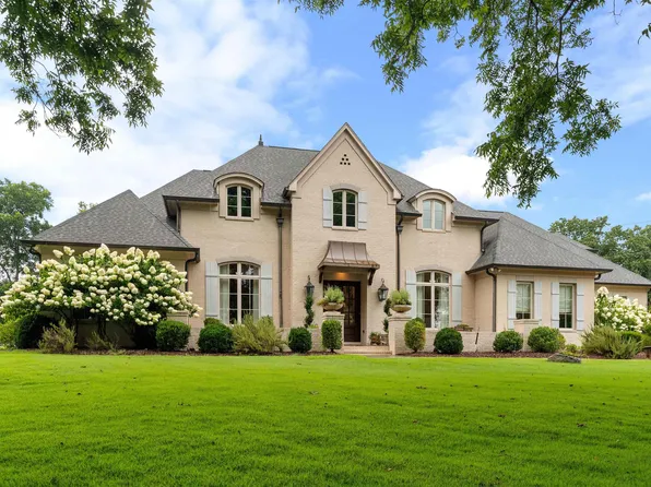 1842 Shades Crest Rd, Vestavia Hills, AL 35216