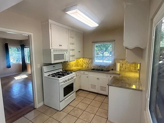 3rd image of 289 Bush St #289