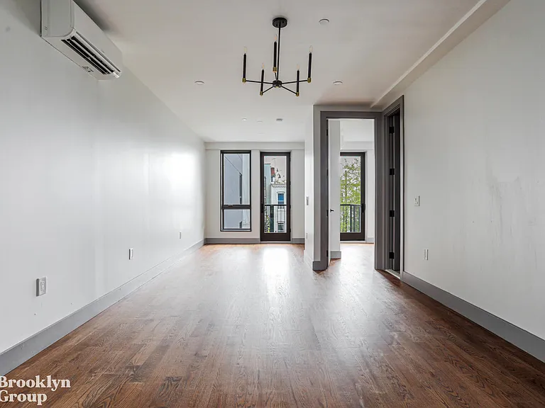 1894 De Kalb Ave #3 — Photo 1