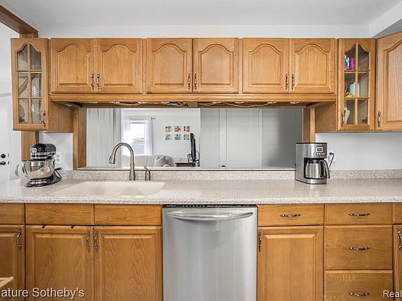 4th image of 1339 West Blvd