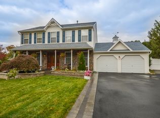 210 Chatham Pl, Lansdale, PA 19446