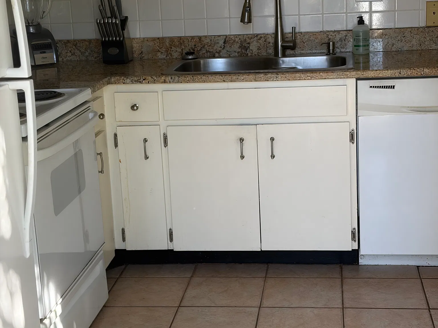 2 bed, 1.5 bath, 985 sqft, $1,600 — Photo 2