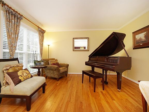 4th image of 5410 Crestwood Dr