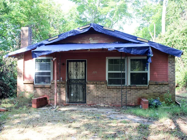 220 N 11th St, Clarksville, TN 37040