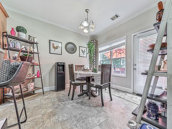 5th image of 275 Woodridge Dr